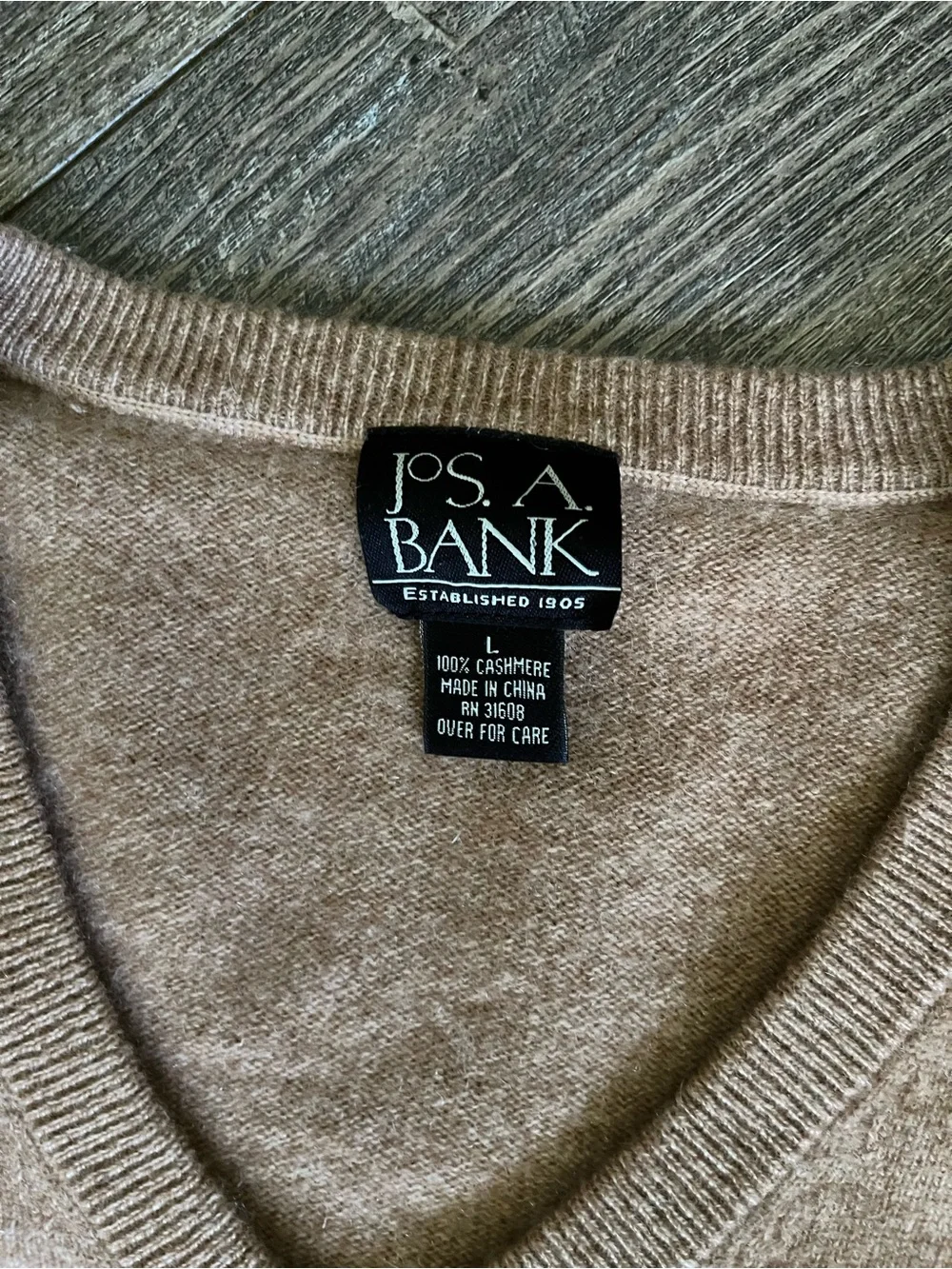 Jos. A. Bank Men's 100 % Cashmere V-Neck Sweater in Brown